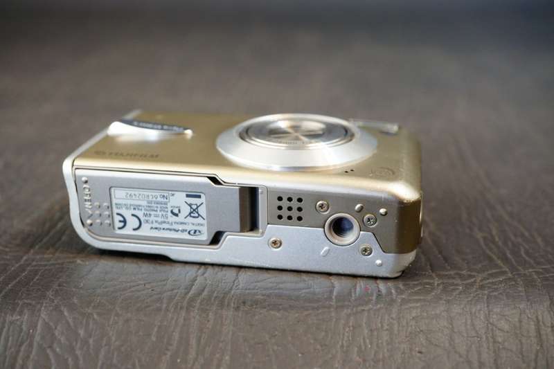 Fujifilm FinePix F30 Digital Camera