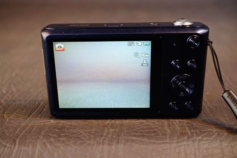 Samsung DV150F Digital Camera 16.2MP 5x Optical Zoom Dual LCD Screen  **Good Condition**
