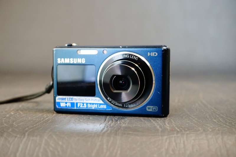 Samsung DV150F Digital Camera 16.2MP 5x Optical Zoom Dual LCD Screen  **Good Condition**