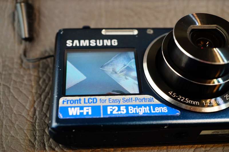 Samsung DV150F Digital Camera 16.2MP 5x Optical Zoom Dual LCD Screen  **Good Condition**