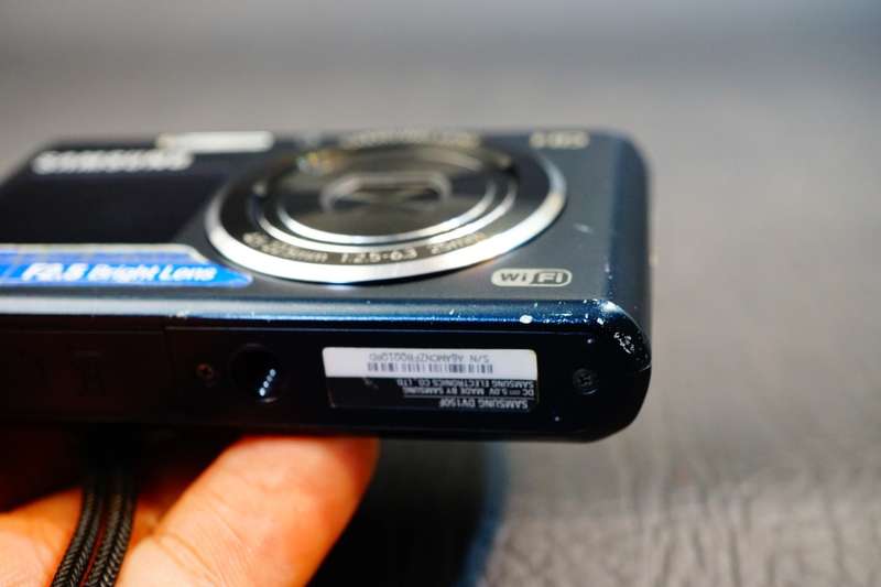 Samsung DV150F Digital Camera 16.2MP 5x Optical Zoom Dual LCD Screen  **Good Condition**