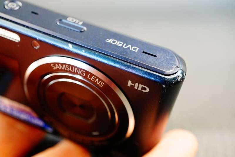 Samsung DV150F Digital Camera 16.2MP 5x Optical Zoom Dual LCD Screen  **Good Condition**