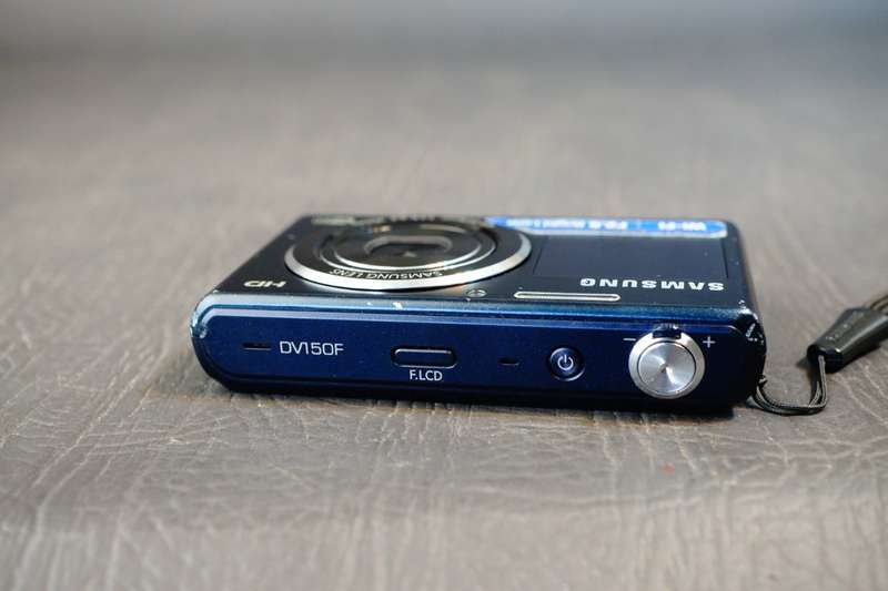 Samsung DV150F Digital Camera 16.2MP 5x Optical Zoom Dual LCD Screen  **Good Condition**