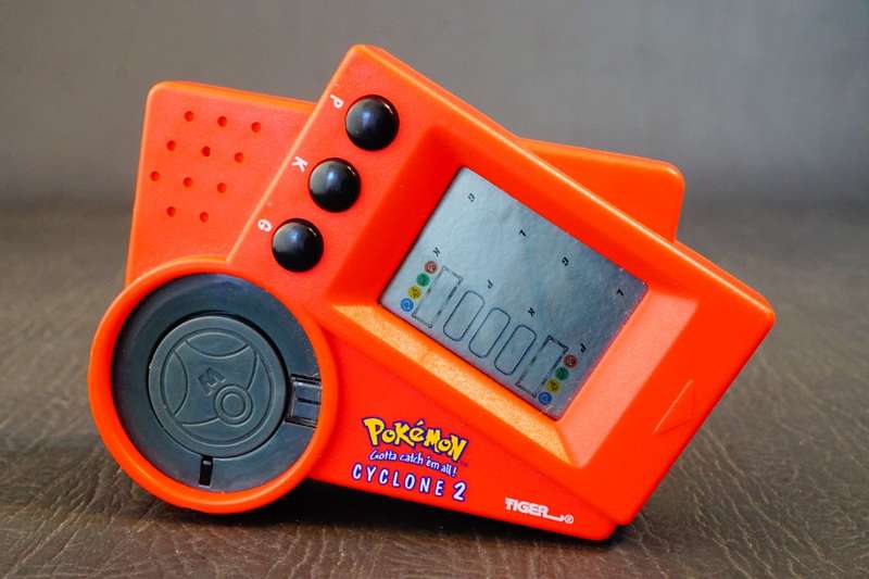 Vintage Pokémon Cyclone 2 Handheld Game 1999 Tiger Electronics **Great Condition**