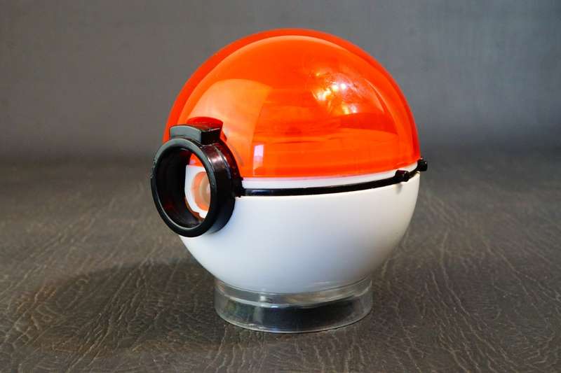 Vintage Pokemon Poke-ball Marble Shooter Charizard #06 2000 Nintendo Original  **Great Condition**