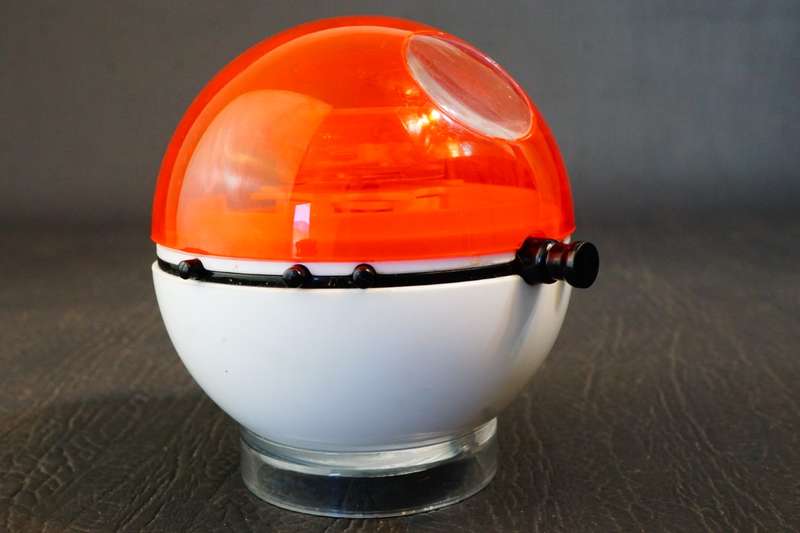 Vintage Pokemon Poke-ball Marble Shooter Charizard #06 2000 Nintendo Original  **Great Condition**