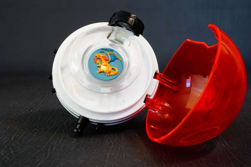 Vintage Pokemon Poke-ball Marble Shooter Charizard #06 2000 Nintendo Original  **Great Condition**