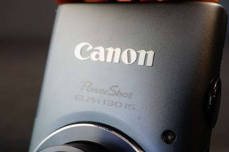 Canon IXUS 140/PowerShot ELPH 130 IS 16.0MP Digital Camera 8xOptical Zoom **Great Condition**