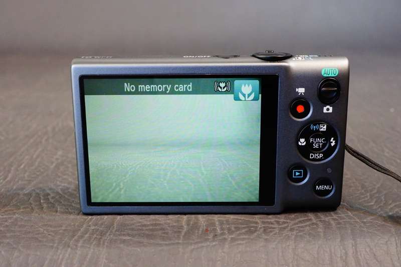 Canon IXUS 140/PowerShot ELPH 130 IS 16.0MP Digital Camera 8xOptical Zoom **Great Condition**
