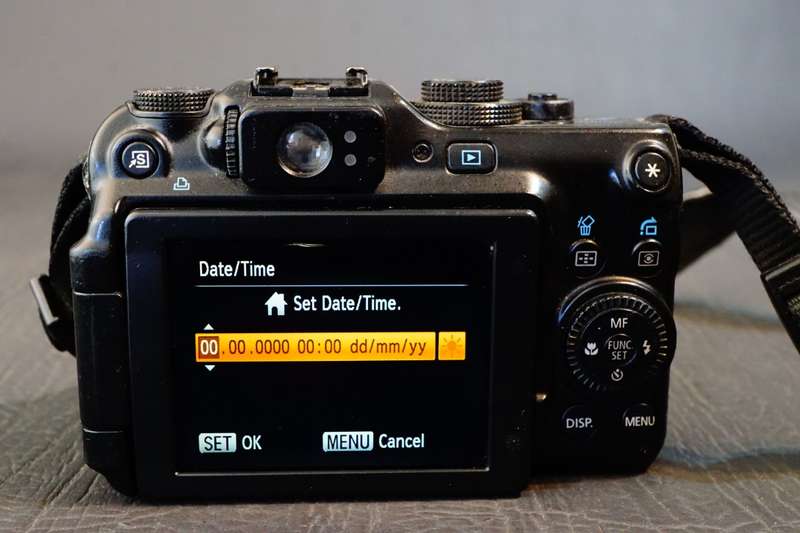 Canon Powershot G11 10MP 20X Zoom Digital Camera with Canon WP-DC34 Underwater Housing **Well Used**