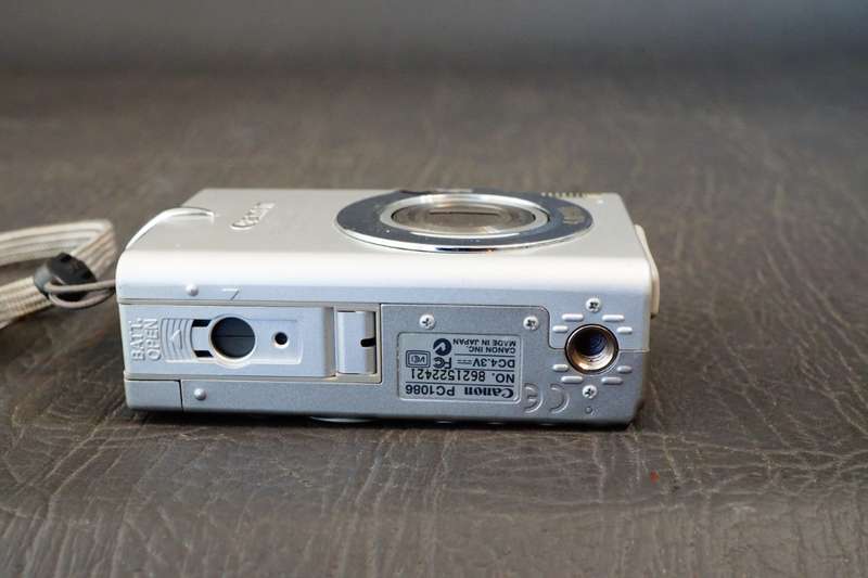 Canon PowerShot S410 4MP Digital ELPH Camera