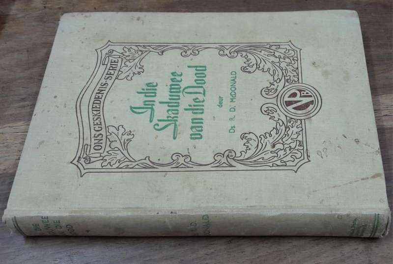In Die Skaduwee van die Dood - Ds. RD McDonald (Hardcover book with no dj)
