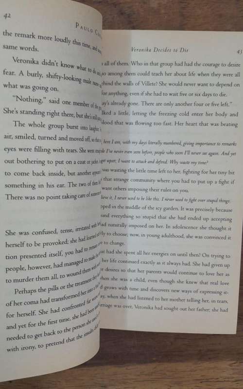 Veronika Decides to Die - Paulo Coelho (Paperback book with no dj)