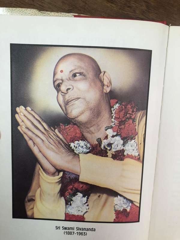 Pathway to Light - Sri Swami Sivananda (Hardcover book with dj)