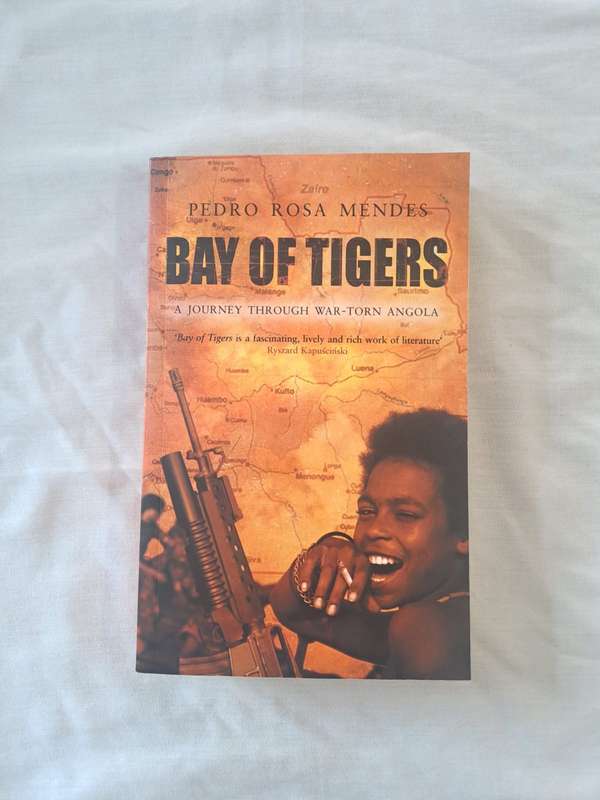 Bay of Tigers:  A Journey Through War-Torn Angola. - Pedro Rosa Mendes (Softcover)