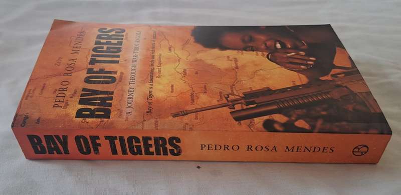 Bay of Tigers:  A Journey Through War-Torn Angola. - Pedro Rosa Mendes (Softcover)