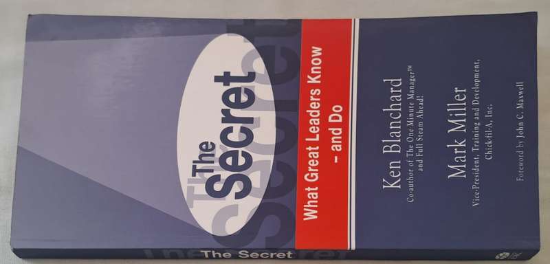 The Secret: What Great Leaders Know and Do - Kenneth H. Blanchard, Mark Miller (Paperback)
