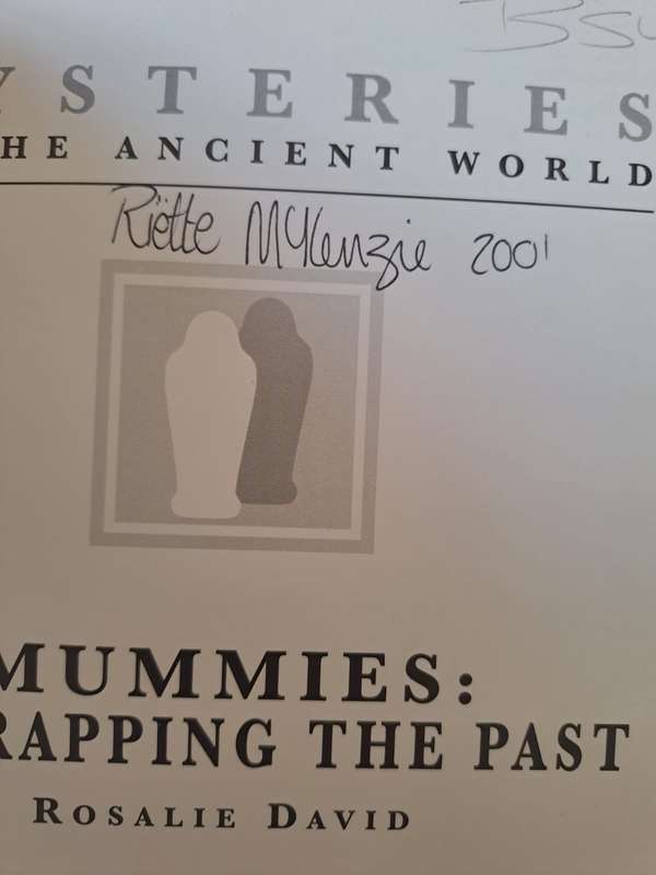 Mummies : Unwrapping the past - Rosalie David (Paperback)