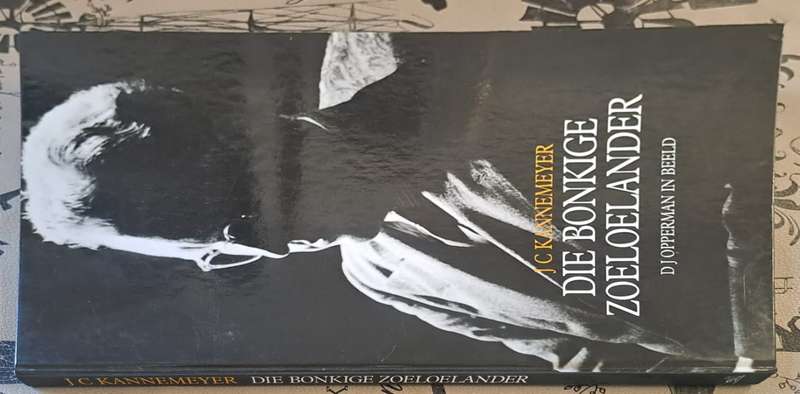 Die Bonkige Zoeloelander - J C Kannemeyer (hard cover with no dj)