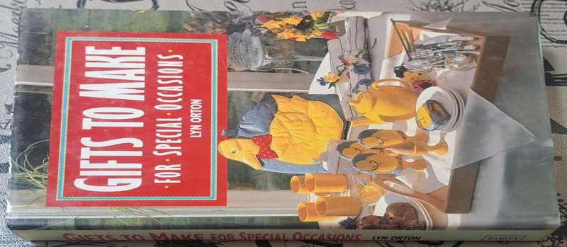 Gifts to make fot specail occasions - Lyn Orton (hard cover with dj)