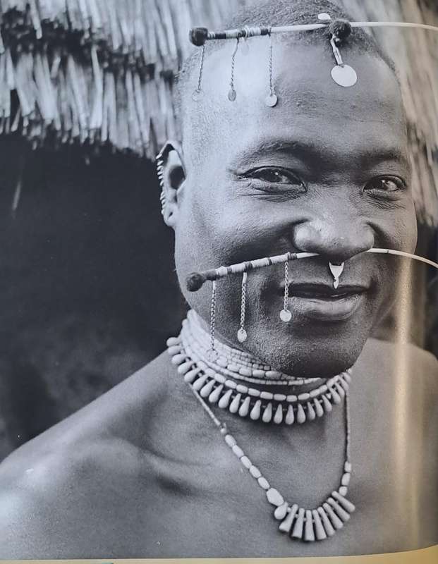 Portraits in Africa - Hector Acebes (hard cover with dj)