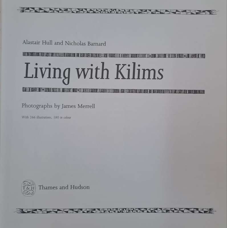 Living with kilims - Alastair Hull (paperback)