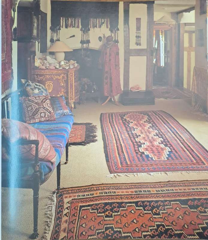 Living with kilims - Alastair Hull (paperback)