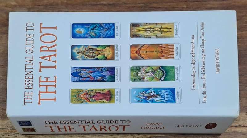 The essential guide to the tarot - David Fontana (paperback)