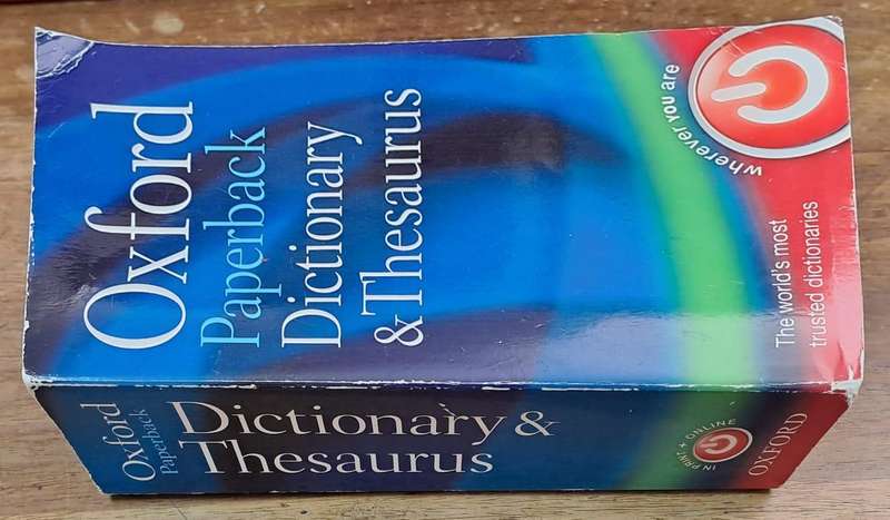 Dictionary & Thesaurus - Oxford (paperback)