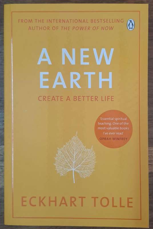 A new earth - Eckhart Tolle (paperback)
