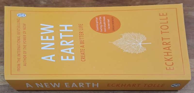 A new earth - Eckhart Tolle (paperback)