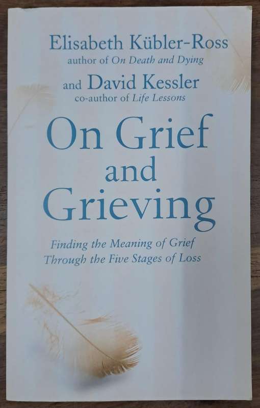 On Grief and Grieving - Elisabeth Kübler-Ross (paperback)