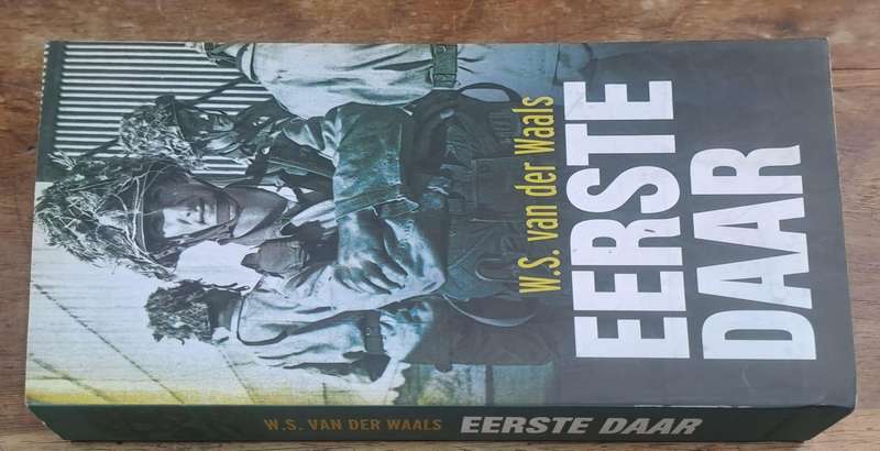 Eerste daar - W.S. van der Waals (paperback)