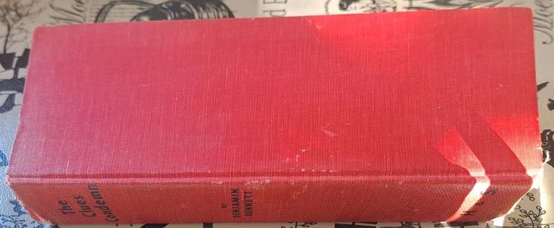 The clues condemn - Benjamin Bennett (Hard cover with no dj)