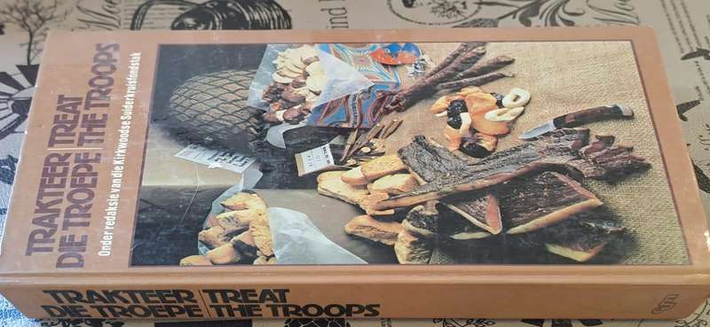 Trakteer die troepe/Treat the troops - Cum Boeke (Hard cover