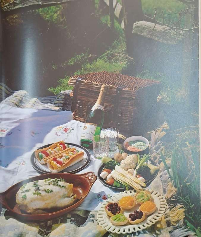 Candlelight dinners romantic meals for two - Julie Hamilton (Hard cover with dj)