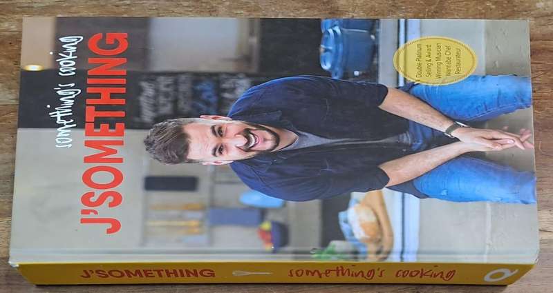 Something's cooking J'Something (Hard cover)