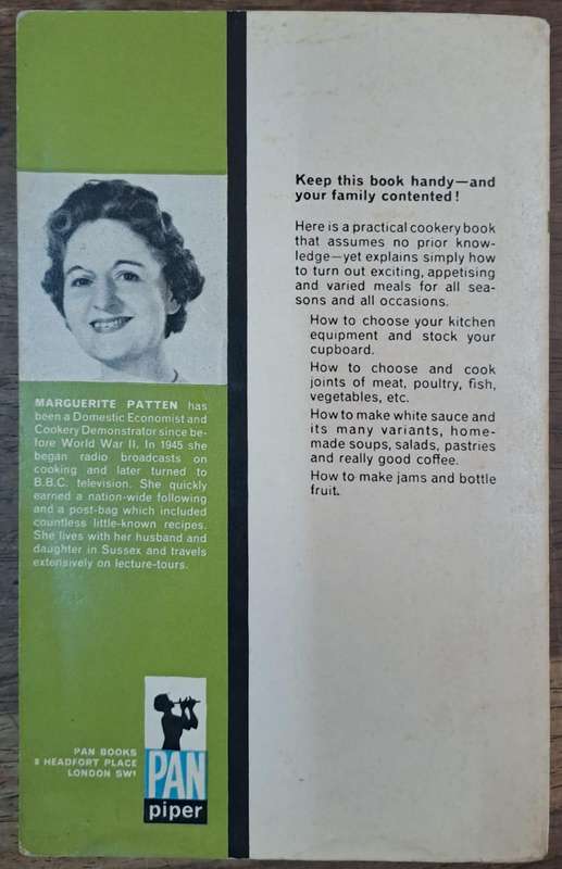 Learning to cook - Marguerite Patten (paperback)