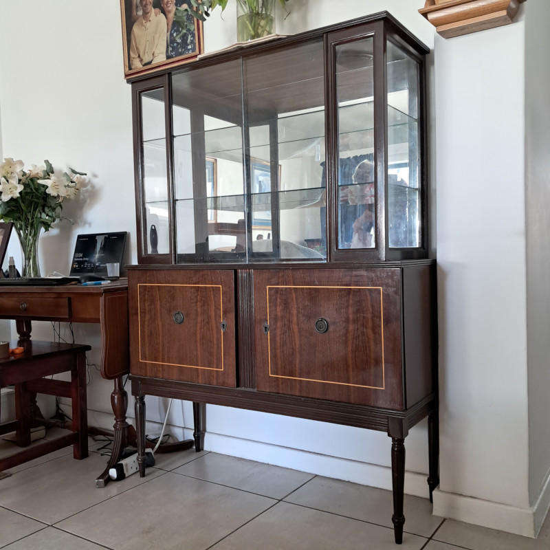 LIQUOR/DRINKS CABINET