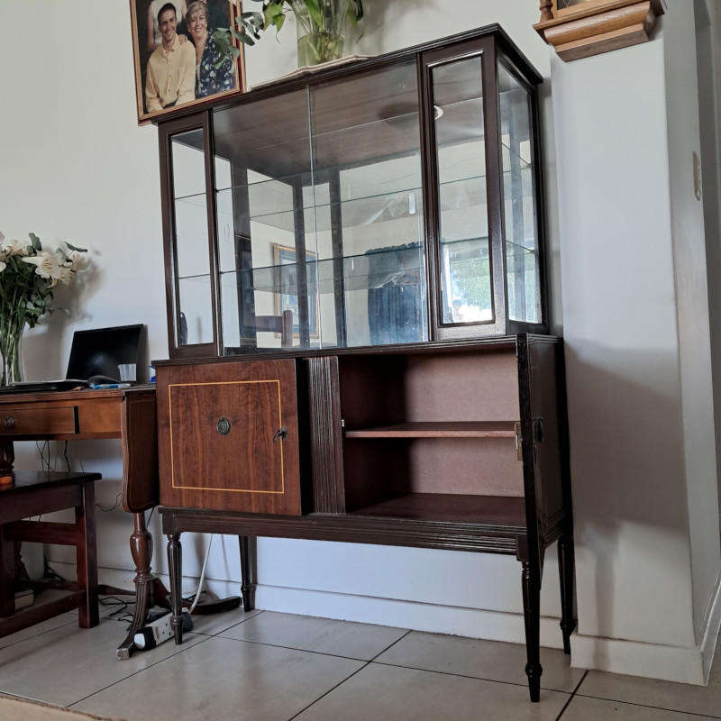 LIQUOR/DRINKS CABINET