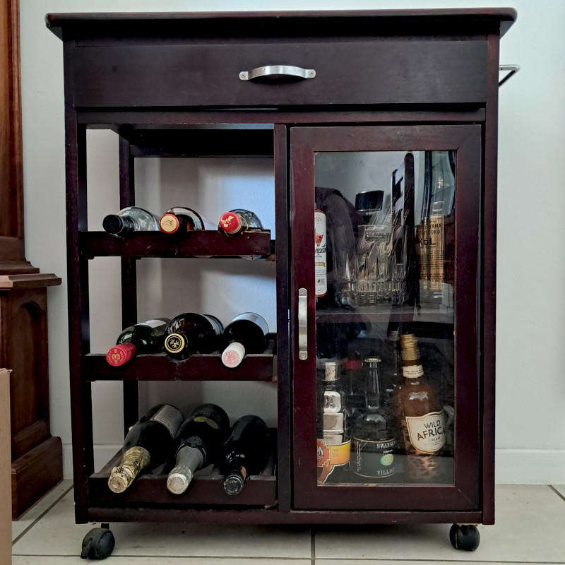 LIQUOR/DRINKS CABINET