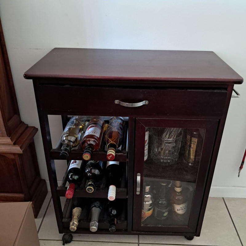 LIQUOR/DRINKS CABINET