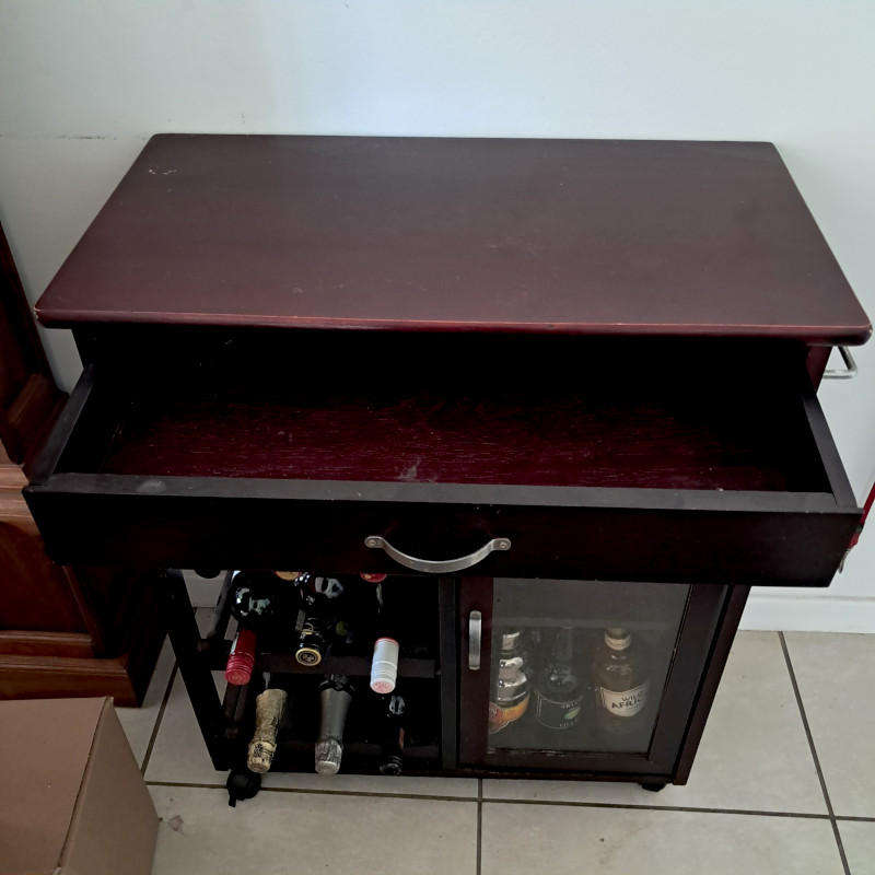 LIQUOR/DRINKS CABINET