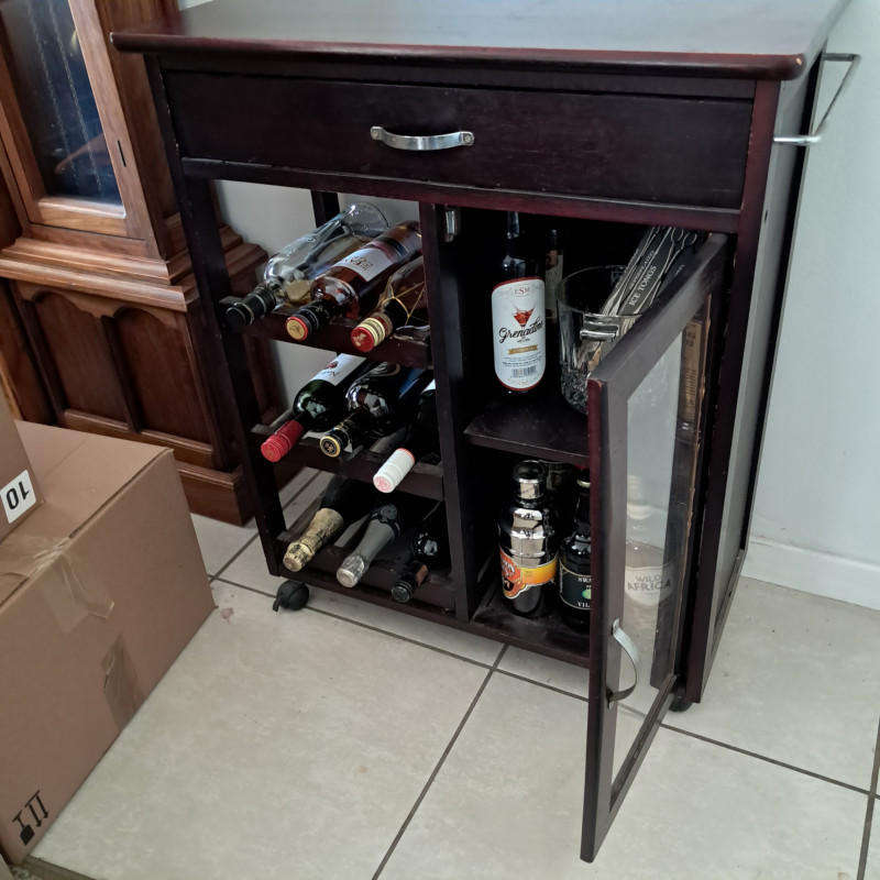 LIQUOR/DRINKS CABINET