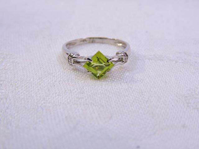 Sterling Silver Ring with Peridot & 3 x small Zirconia's on either side  ( light green stone )