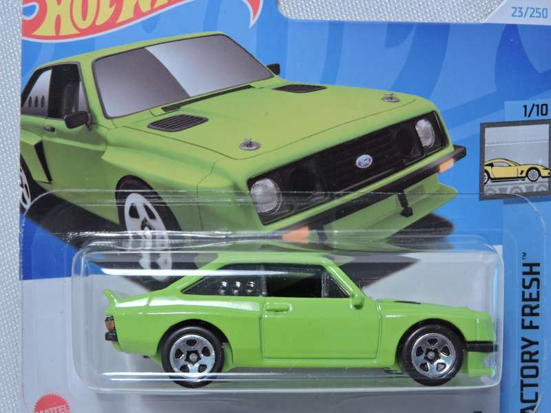 Hot Wheels FORD Escort RS2000 ( Lime Green ) Short Card .