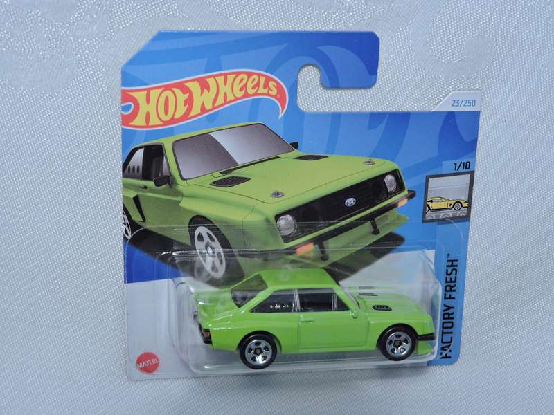 Hot Wheels FORD Escort RS2000 ( Lime Green ) Short Card .