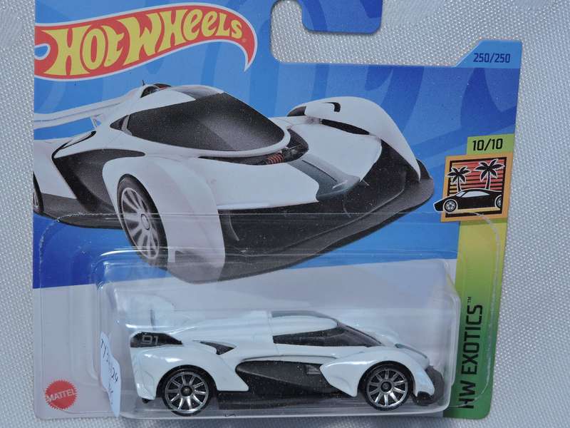 Hot Wheels McLaren Solus GT ( White ) Super Car Short Card