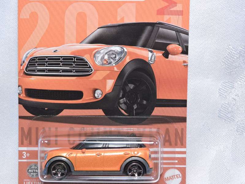 Matchbox MINI Countryman ( Orange ) Card 5/6 Like Hot Wheels