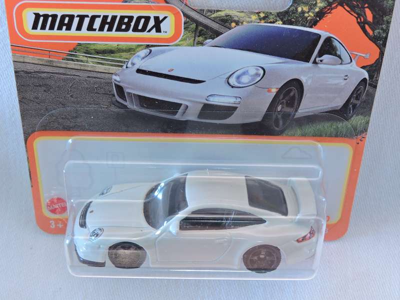 Matchbox PORSCHE 911 GT3  ( White )  Like Hot Wheels